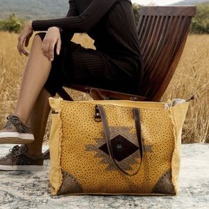 Myra Suramya Weekender Bag